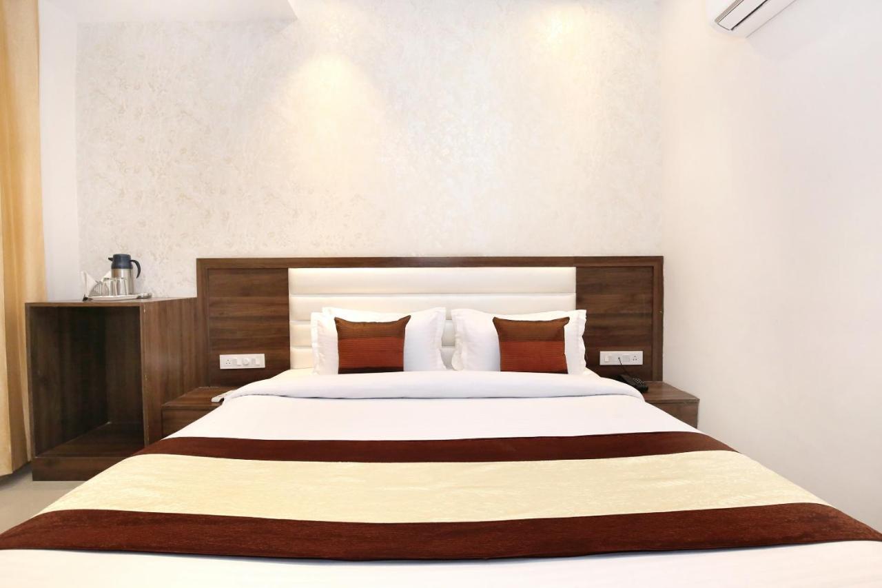 Oyo 11680 Hotel Grand Star Amritsar Exterior foto